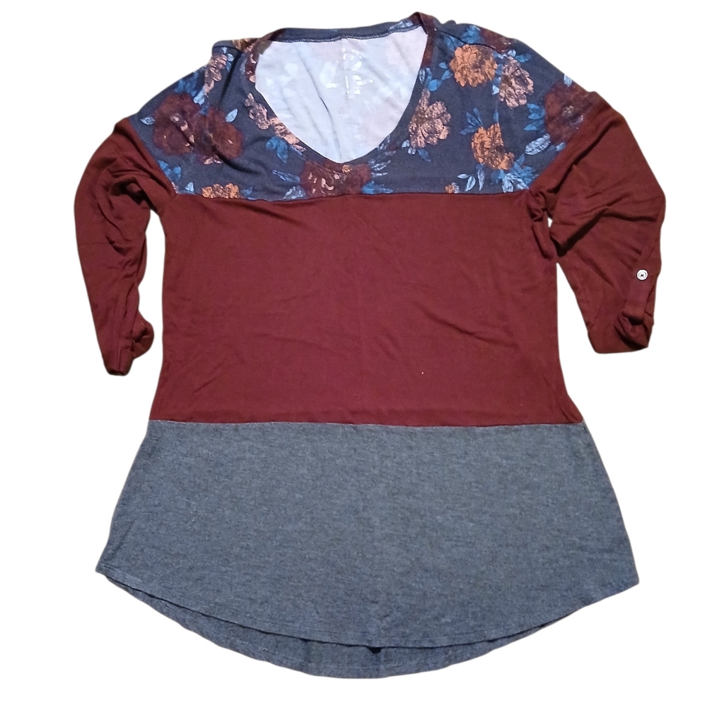 24/7Maurices Women's Size Med Floral Patchwork V-Neck Top - Burgundy and Gray